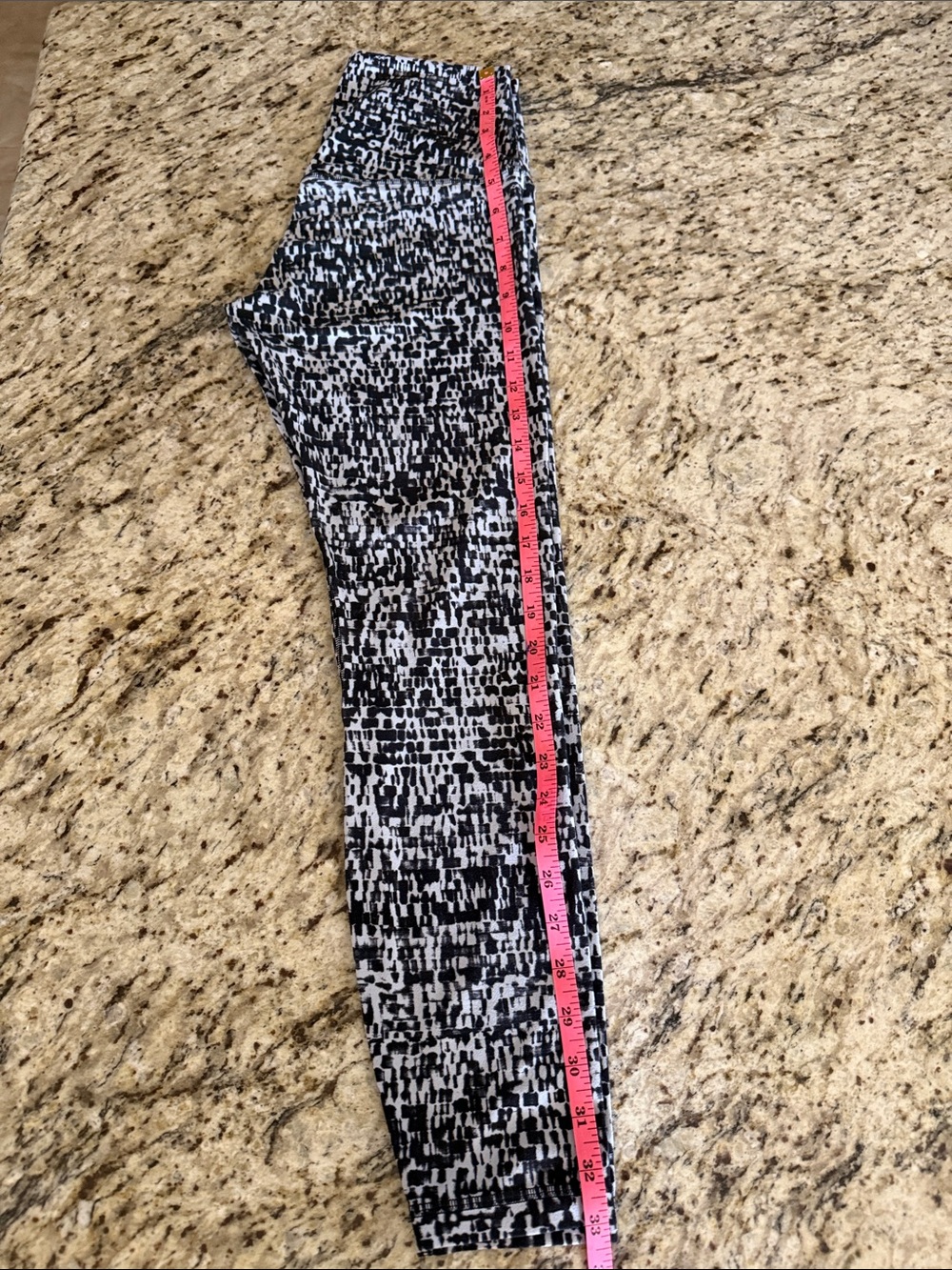 lululemon Align High-Rise Utopia Multi Black & White Pixel-Print Leggings Sz 6 - Picture 5 of 10